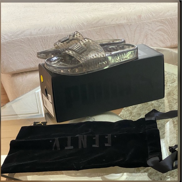 🌟 Rihanna Jelly Slides 🌟 - Picture 3 of 13